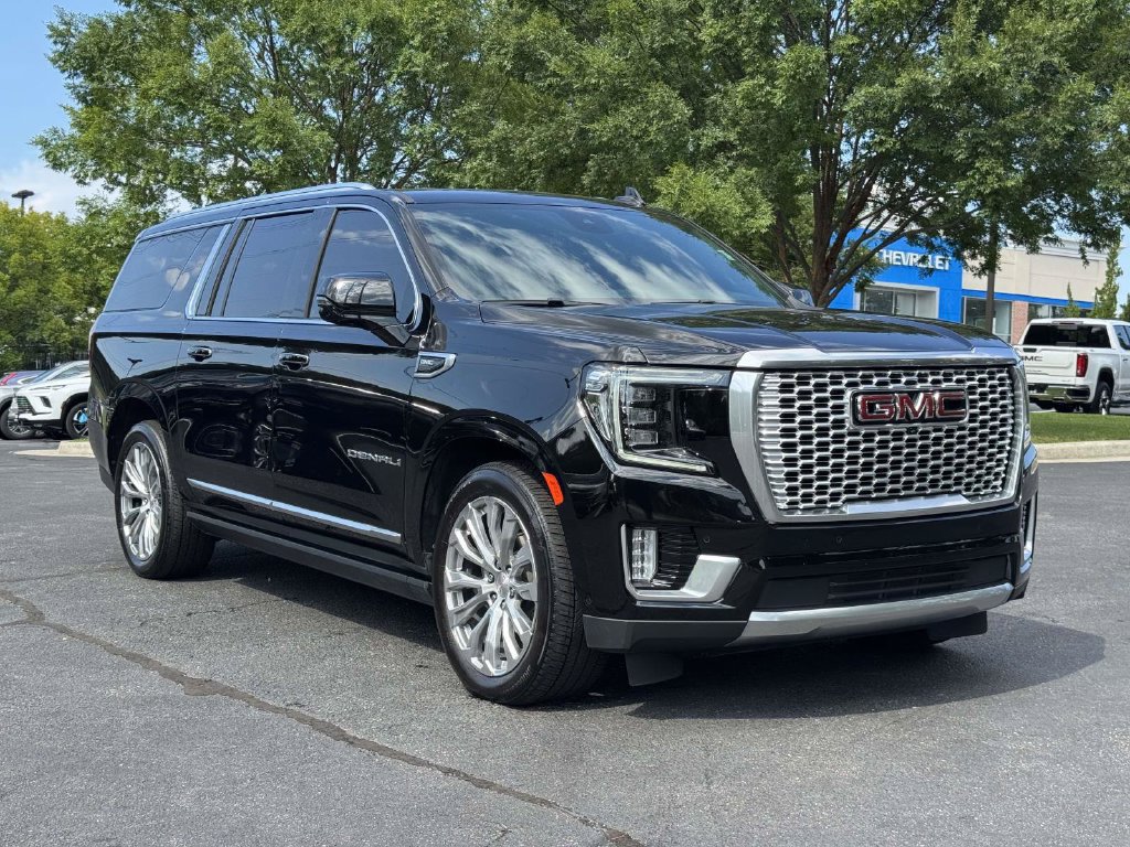 Used 2023 GMC Yukon XL Denali w/ Max Trailering Package AWD/4WD image 2