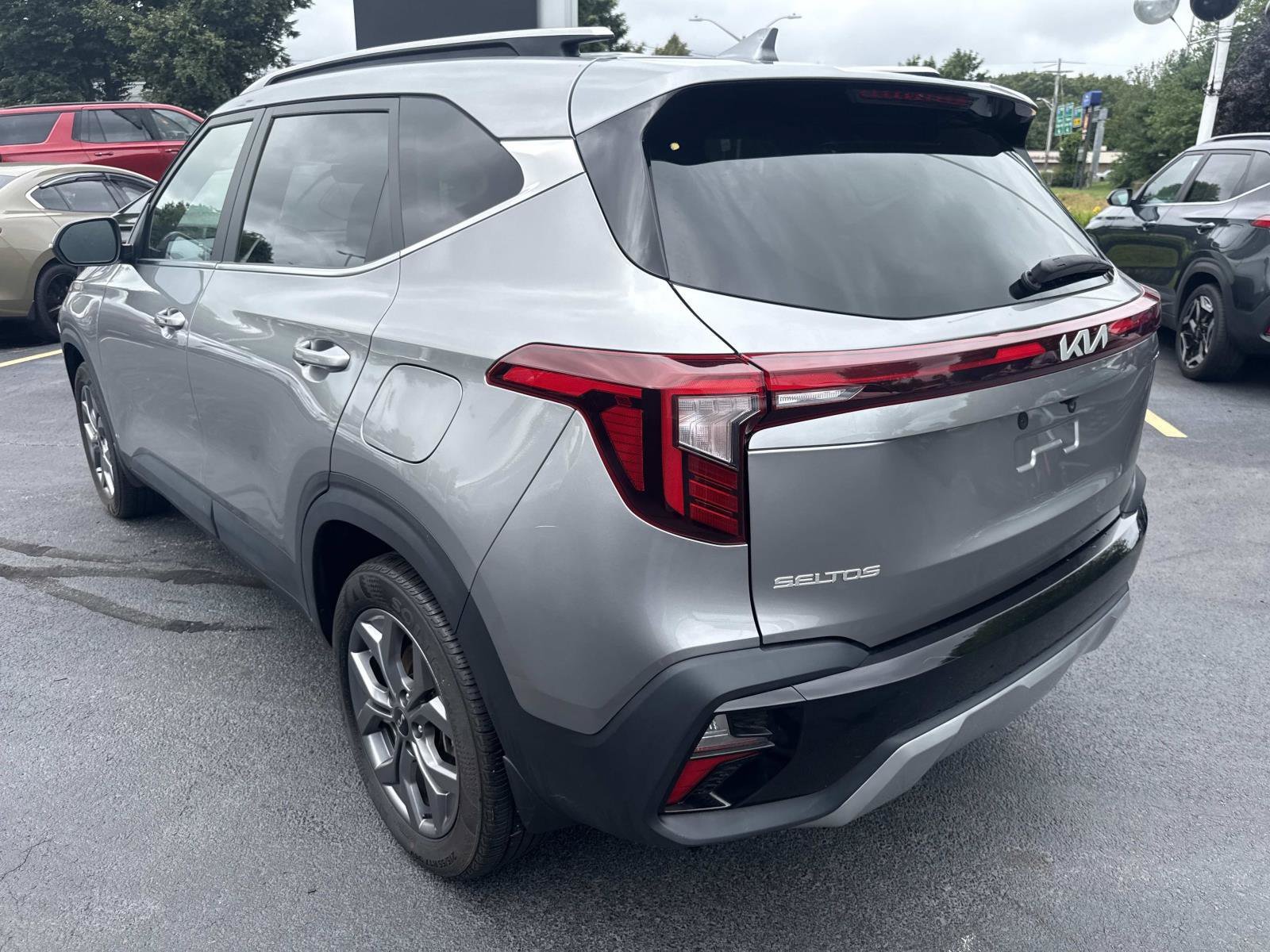 Used 2024 Kia Seltos S AWD/4WD image 3
