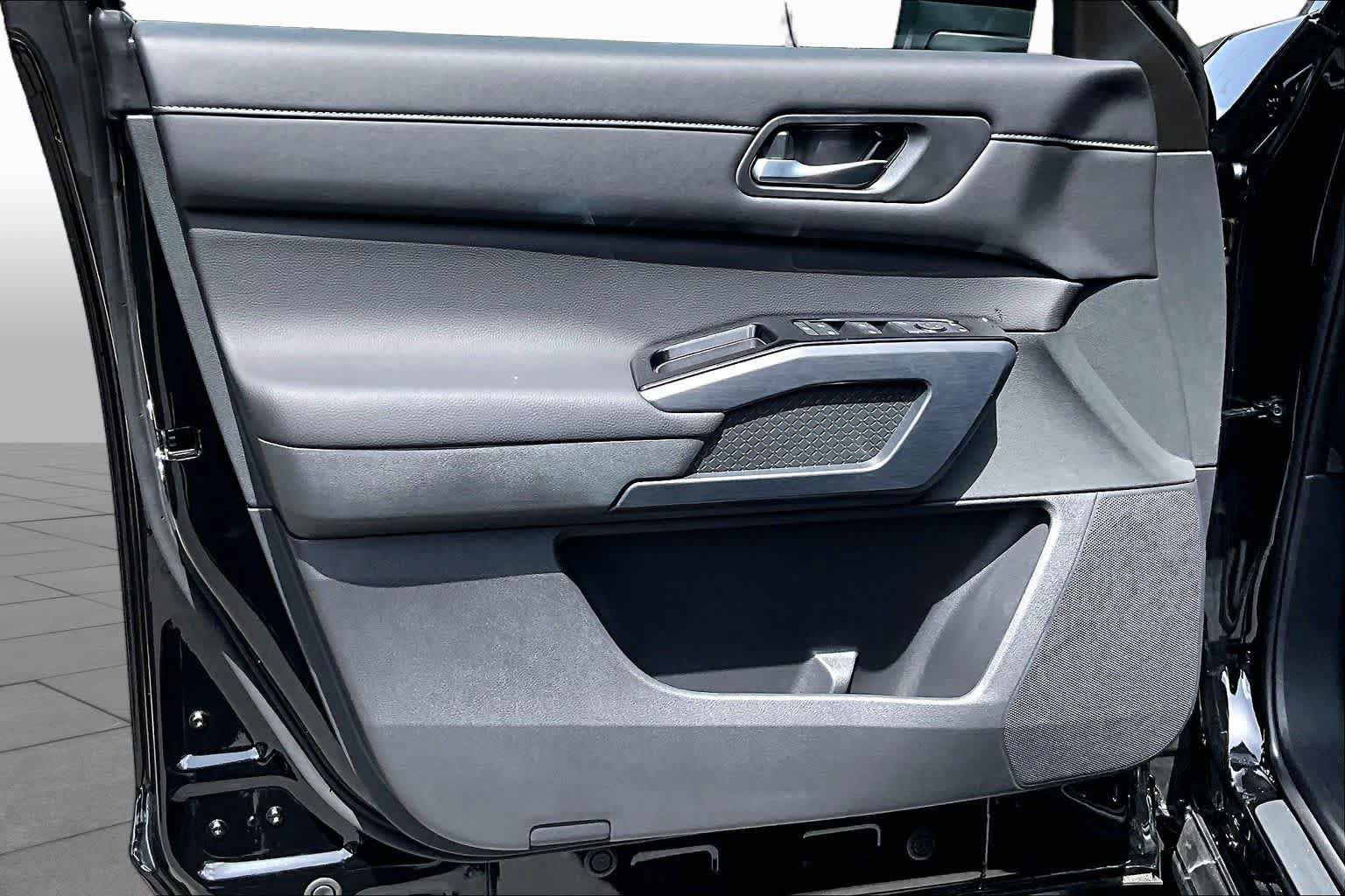 New 2026 Nissan Pathfinder SL FWD image 10