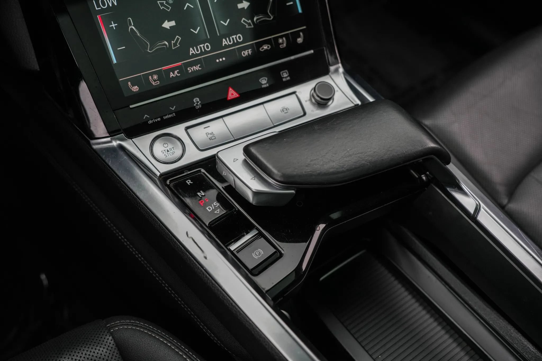 Used 2020 Audi e-tron Premium Plus AWD/4WD image 25