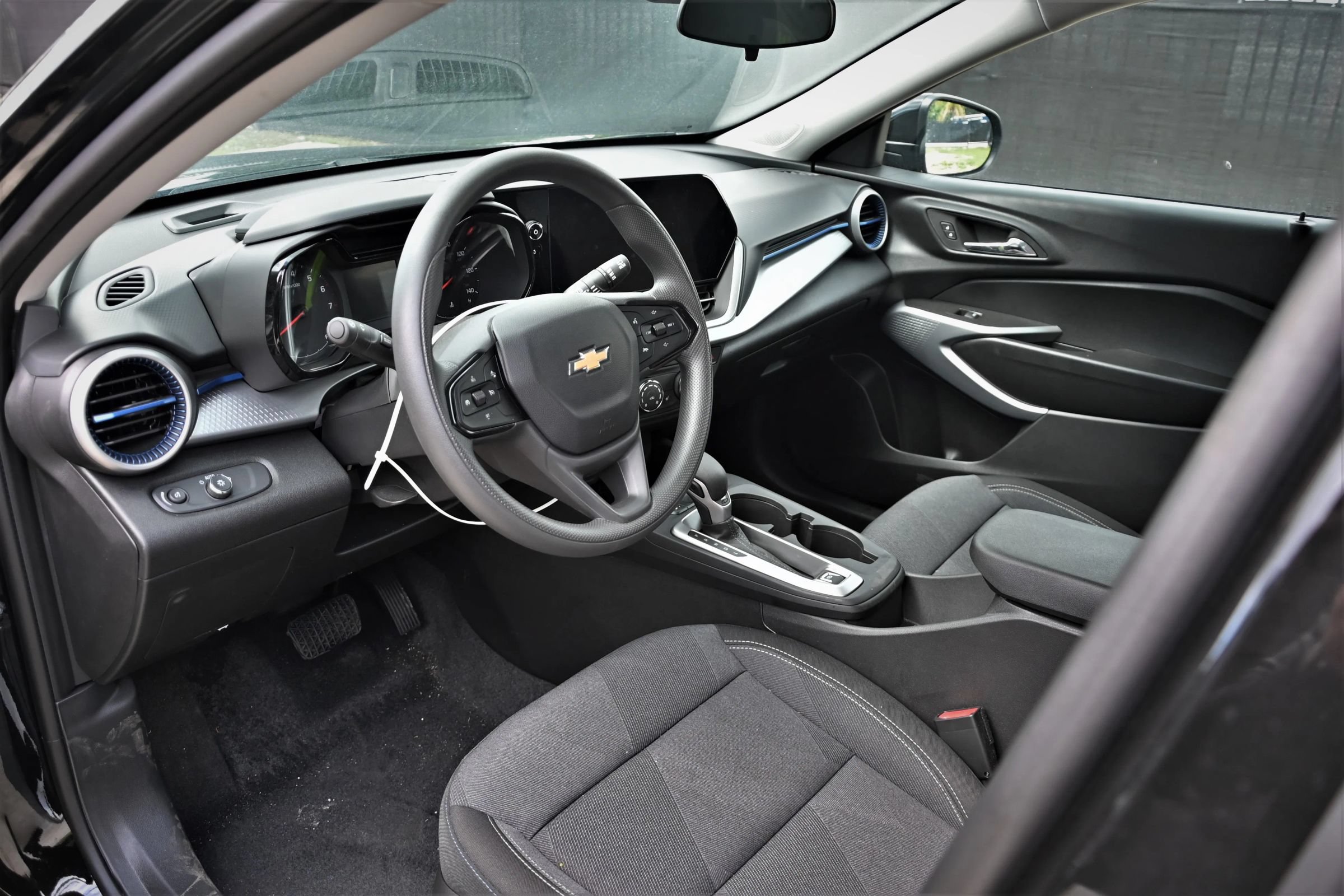 Used 2026 Chevrolet Trax LS w/ LS Convenience Package FWD image 14