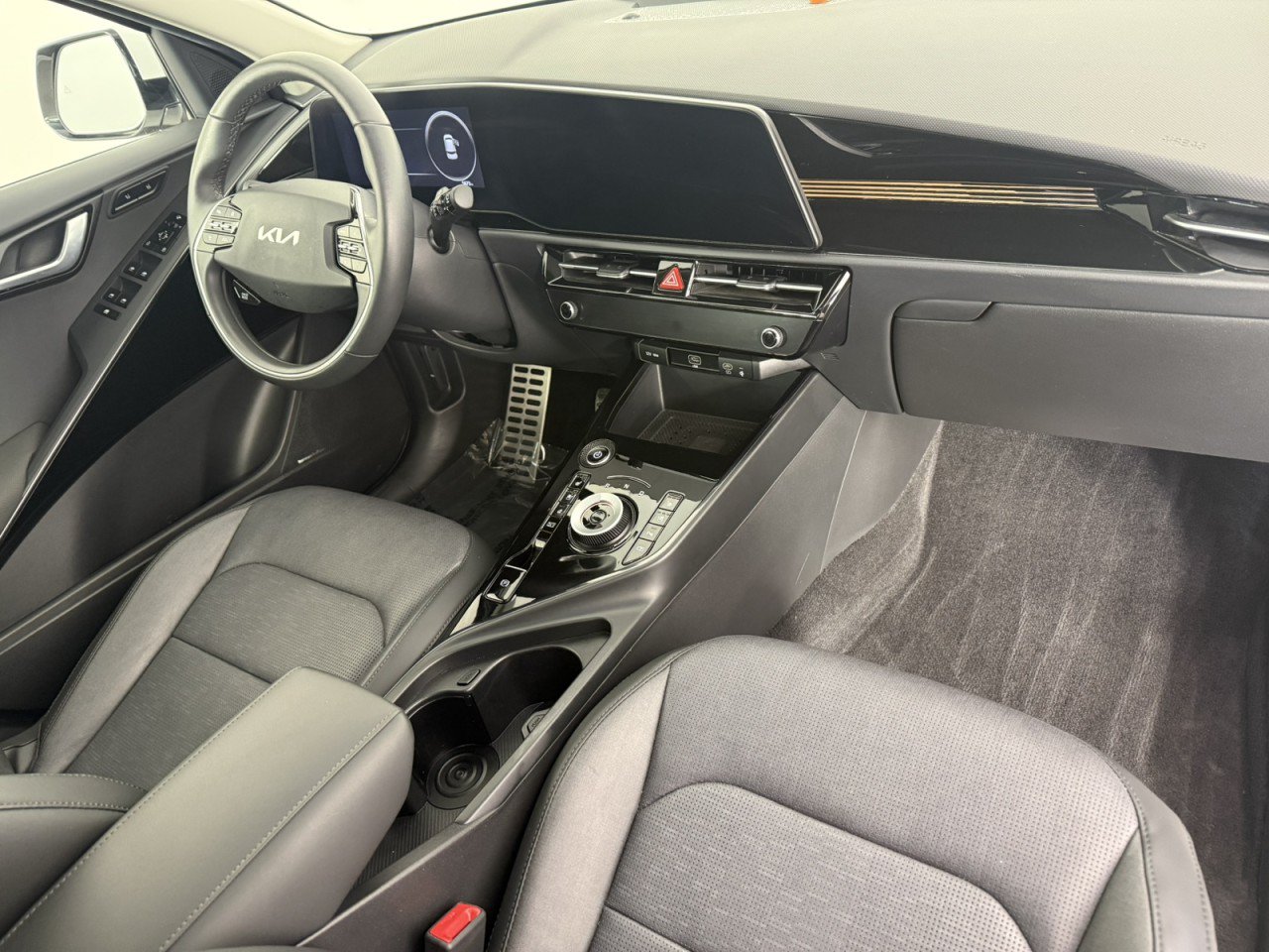 Used 2024 Kia Niro Wave w/ Wave Preserve Package FWD image 11