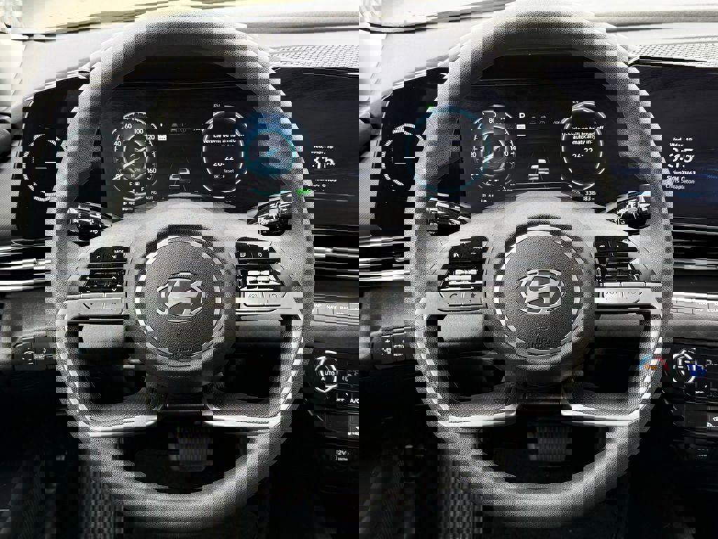 Used 2024 Hyundai Elantra Blue image 18