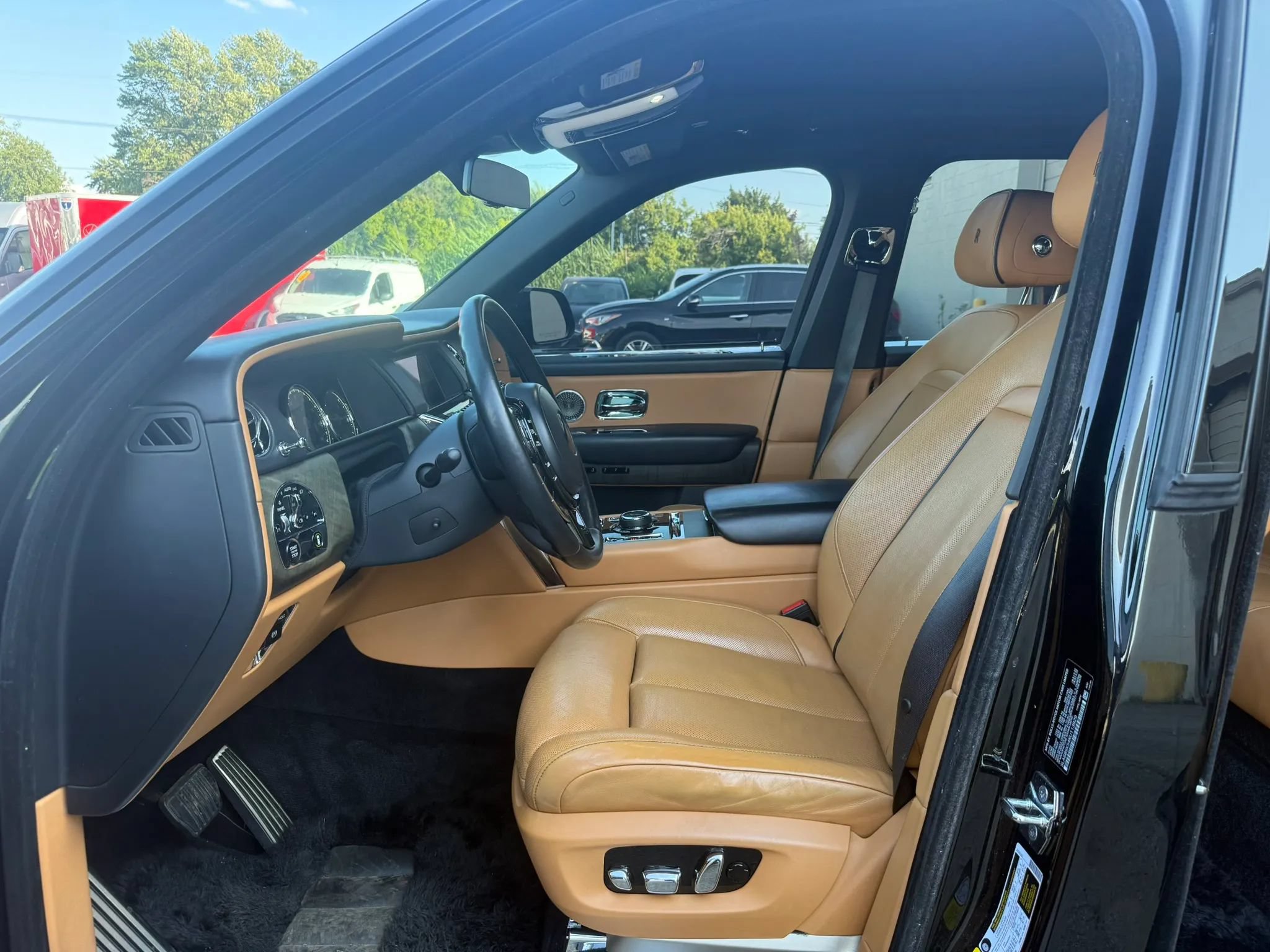 Used 2019 Rolls-Royce Cullinan AWD/4WD image 28