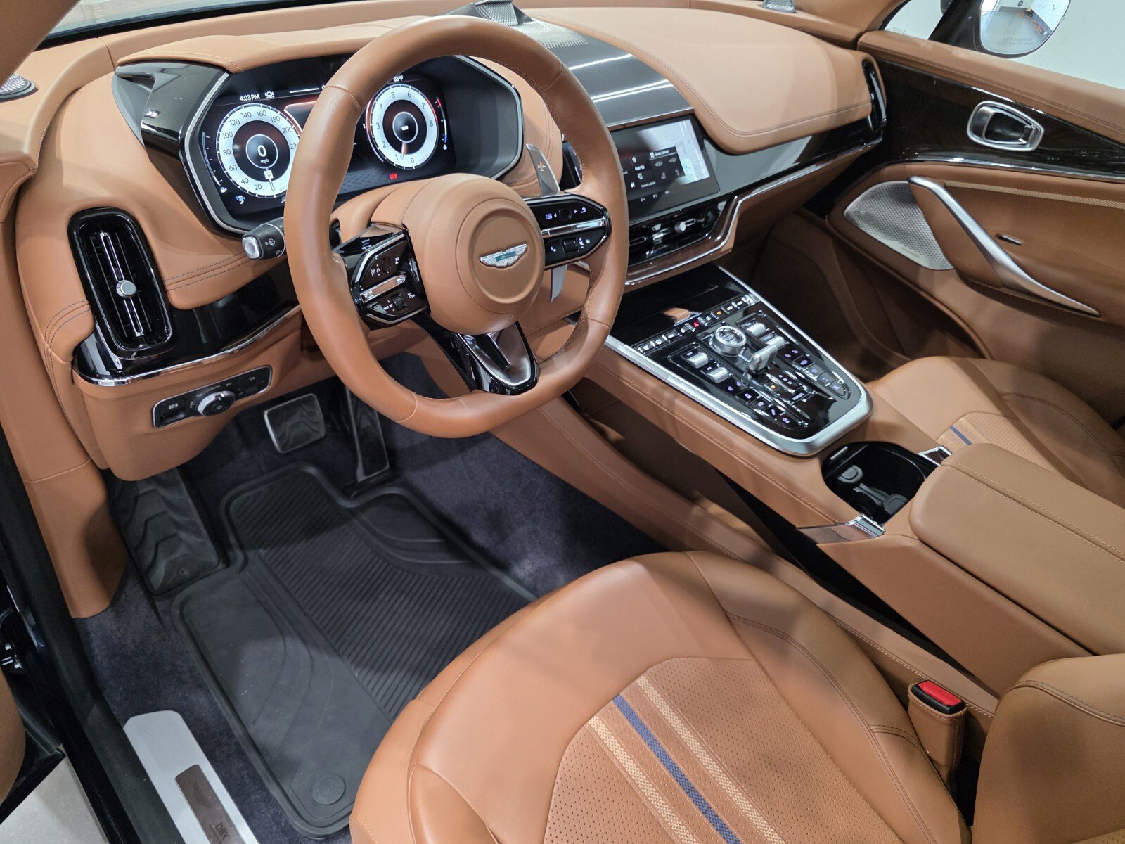 Used 2025 Aston Martin DBX 707 image 3