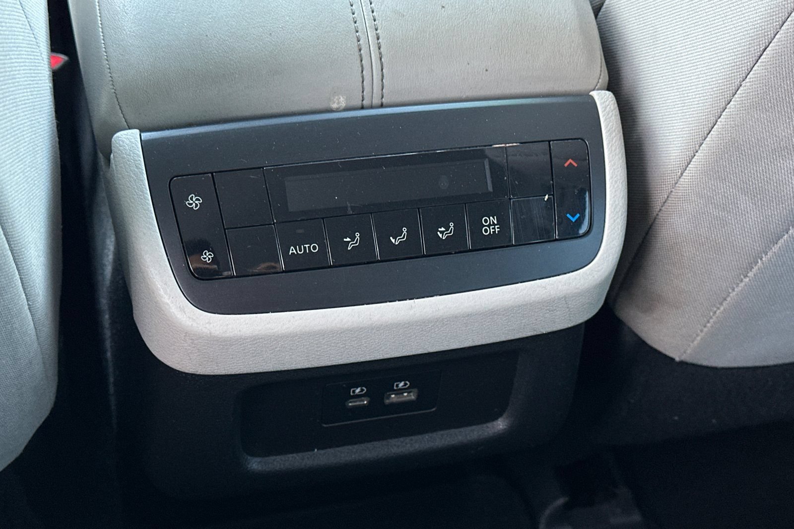 Used 2022 Nissan Pathfinder SV w/ SV Black Package FWD image 15