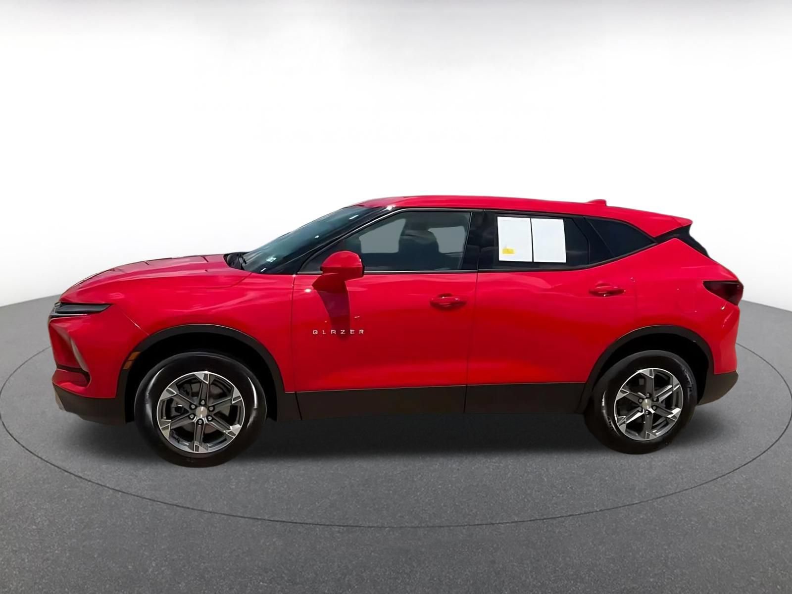 Used 2026 Chevrolet Blazer LT FWD image 8