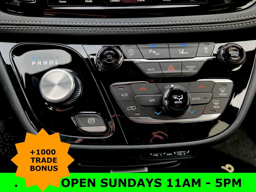 New 2025 Chrysler Pacifica Select image 24