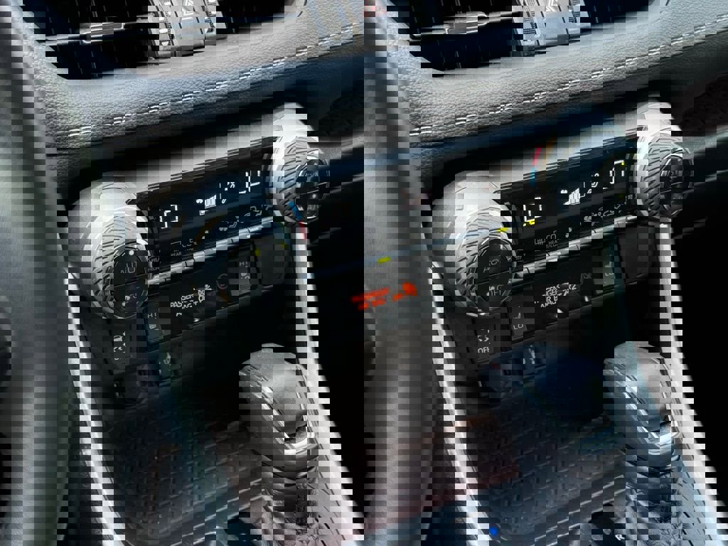 Used 2019 Toyota RAV4 Limited FWD image 36