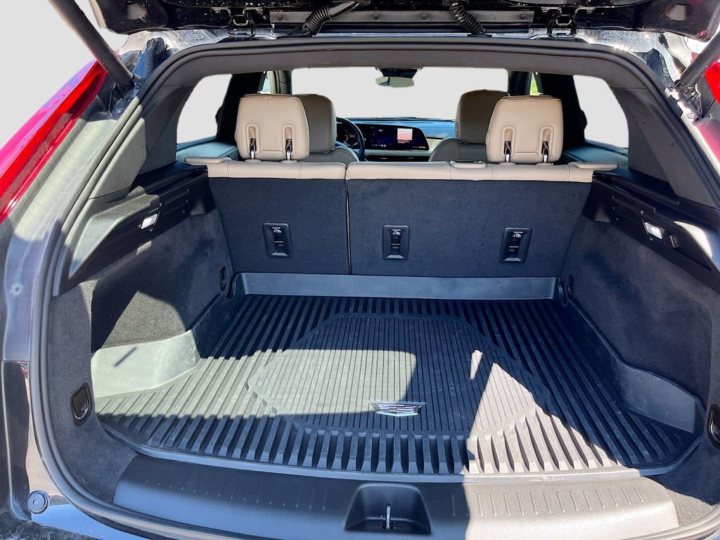 Used 2024 Cadillac XT4 Luxury w/ Cold Weather Package image 27