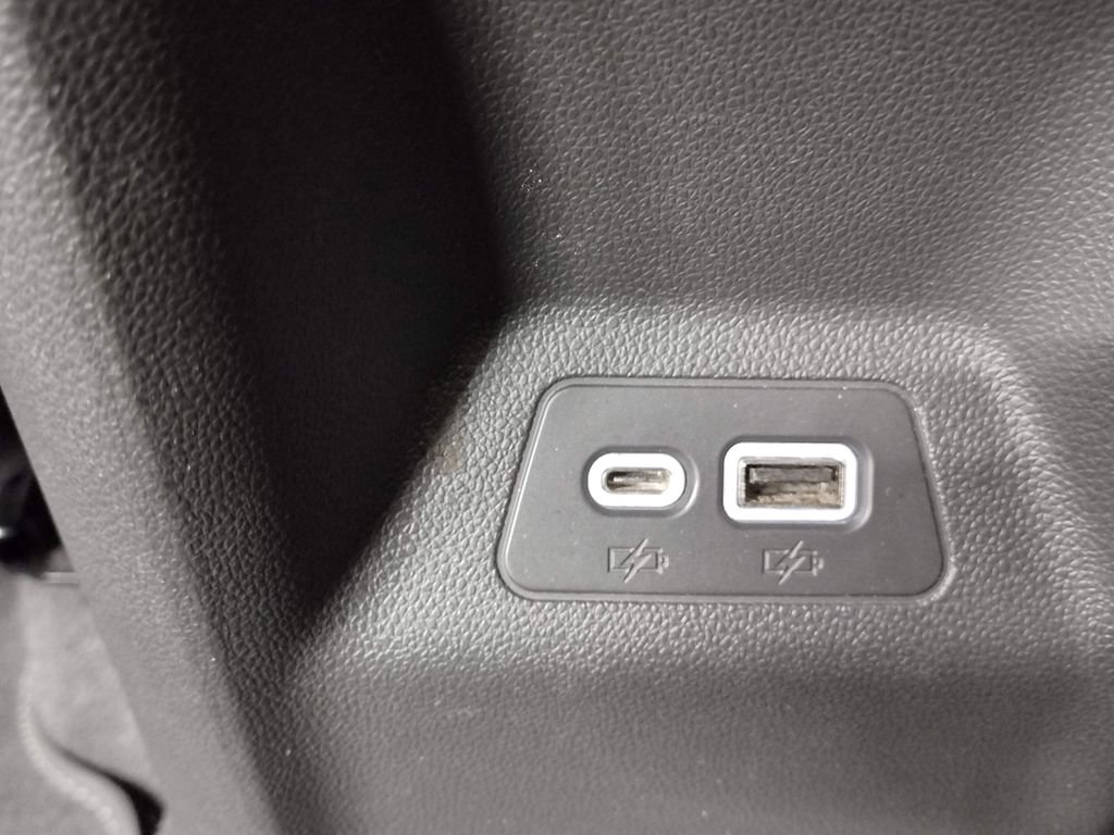 Used 2023 Buick Envision Essence image 37