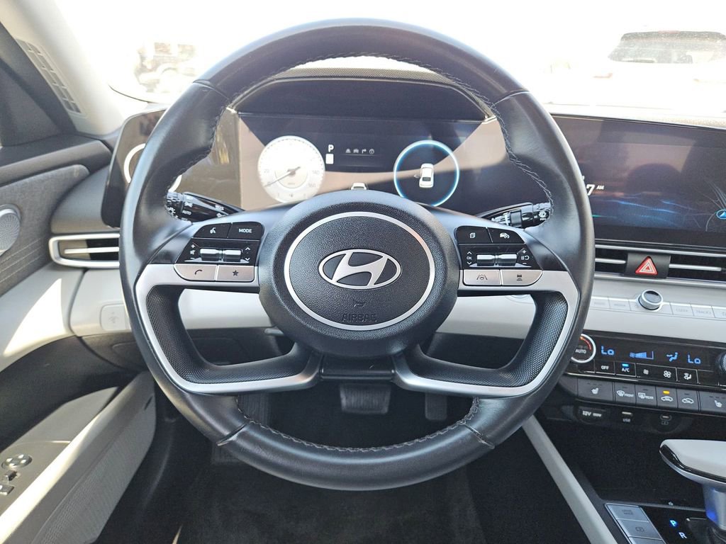 Used 2025 Hyundai Elantra Limited FWD image 23