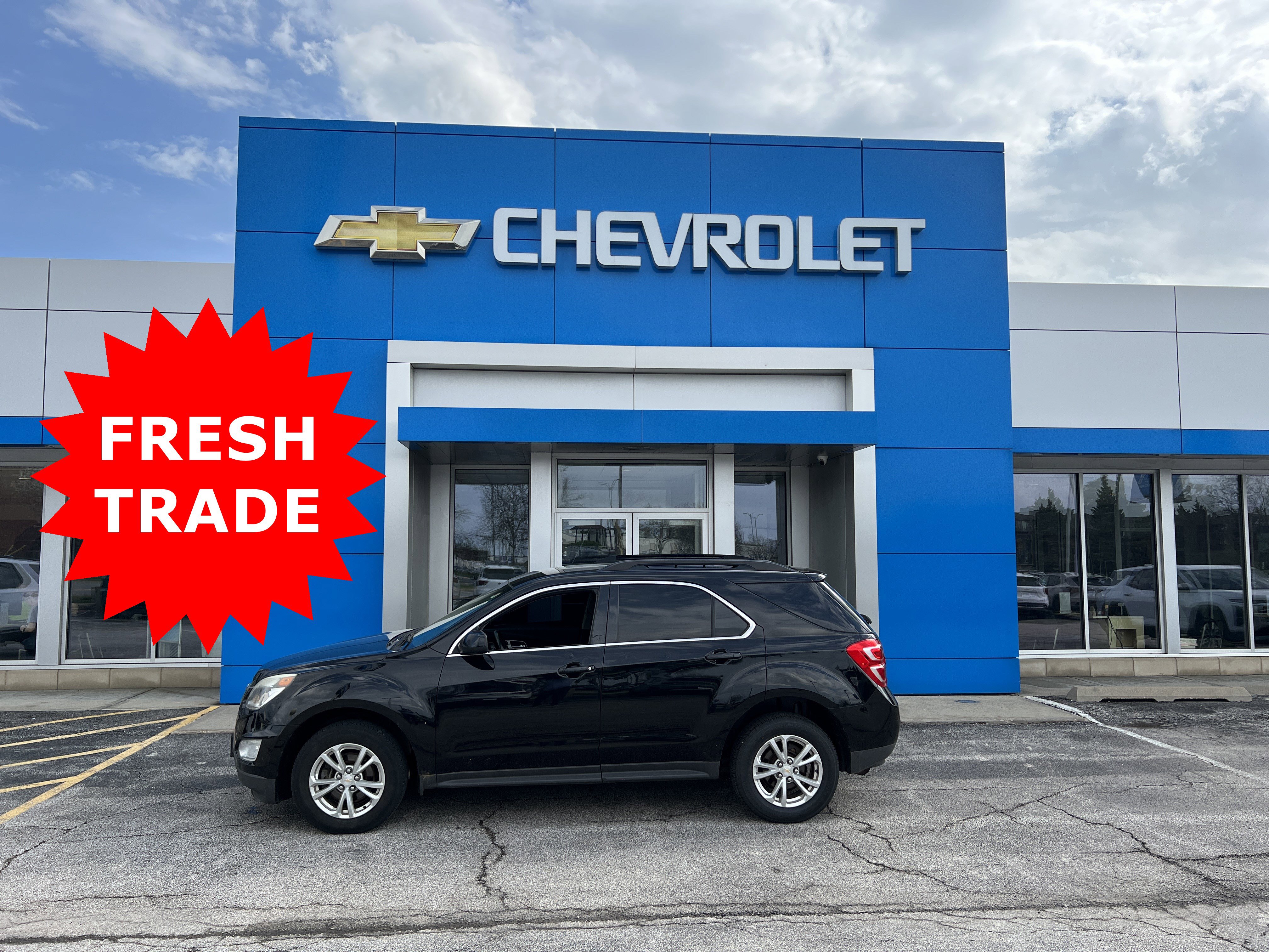 Used 2017 Chevrolet Equinox LT w/ Convenience Package image 2