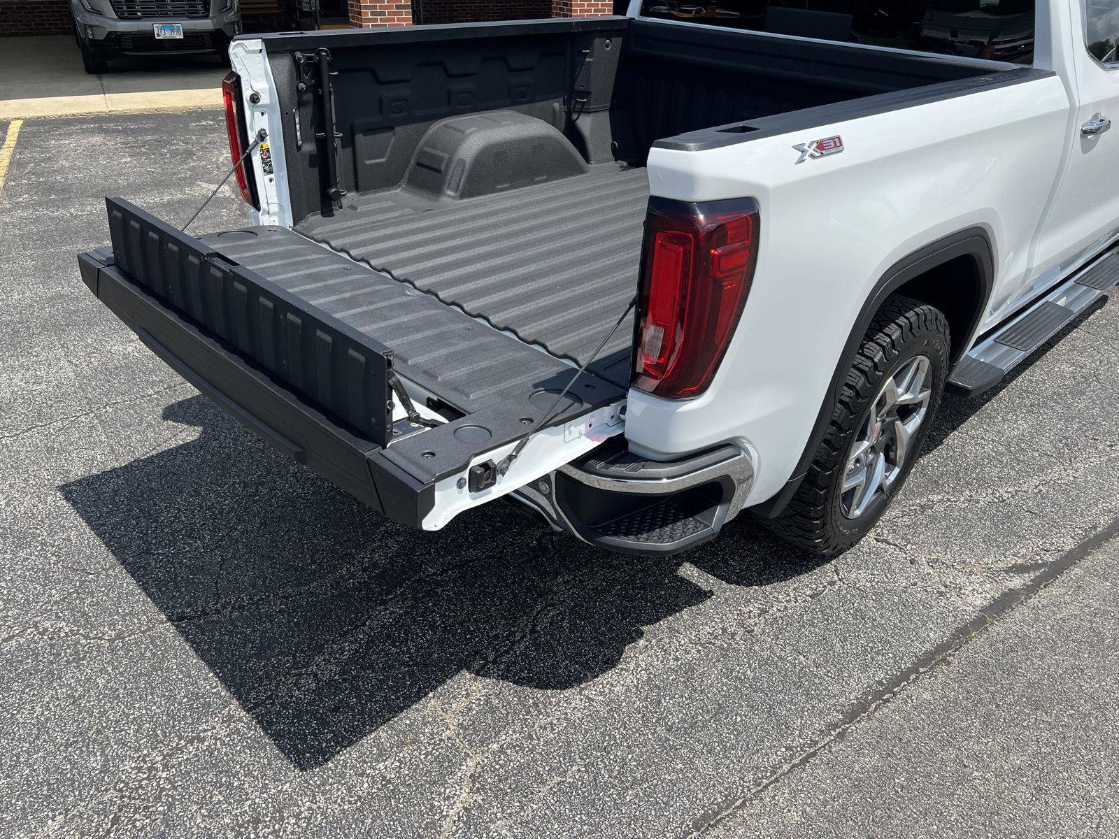 Used 2023 GMC Sierra 1500 SLT w/ SLT Premium Plus Package AWD/4WD image 50