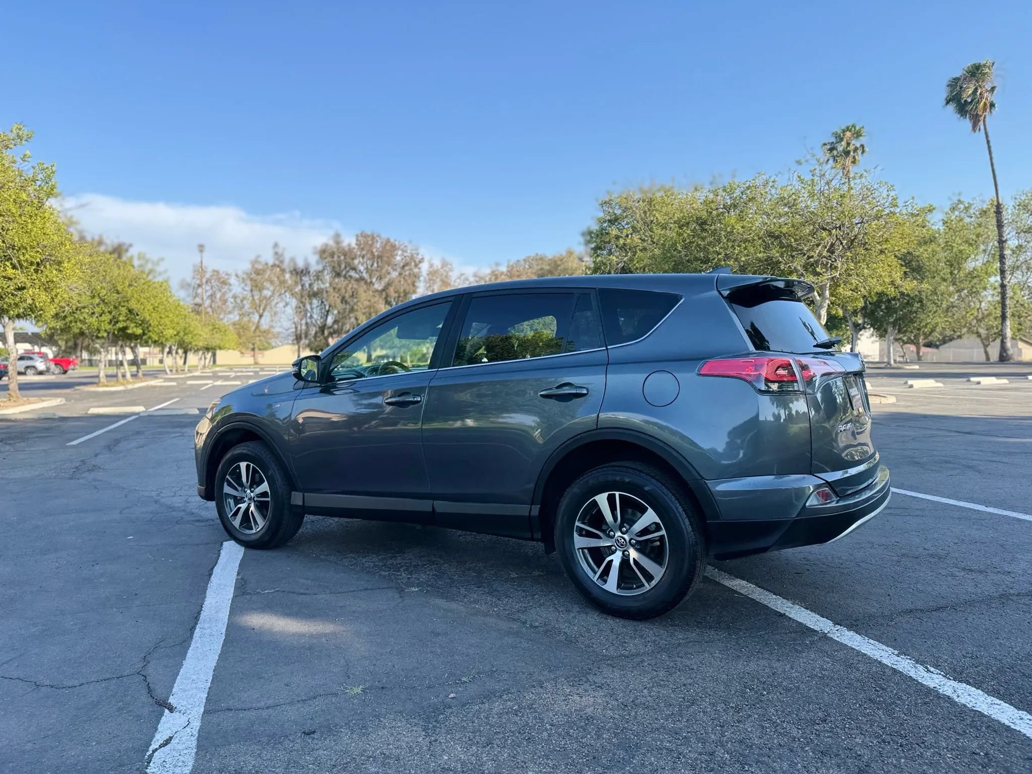 Used 2018 Toyota RAV4 XLE w/ Carpet Mat Package FWD image 15