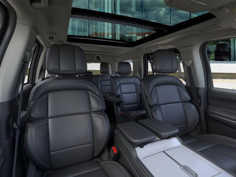 New 2025 Lincoln Navigator Reserve AWD/4WD image 10