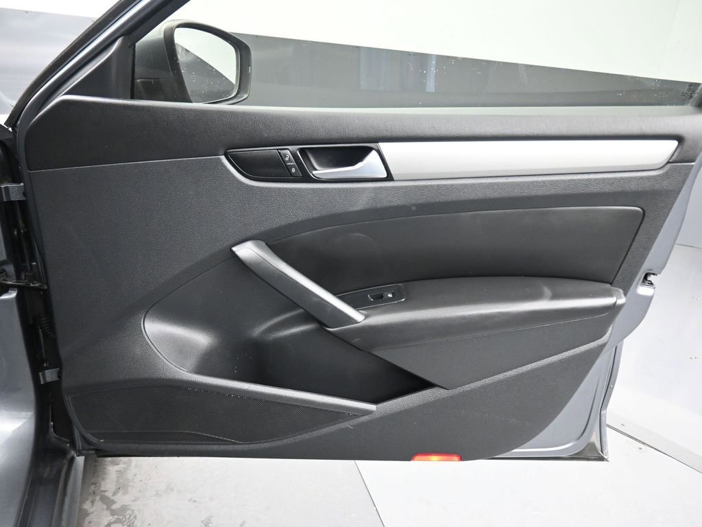 Used 2014 Volkswagen Passat 1.8T Wolfsburg Edition image 35