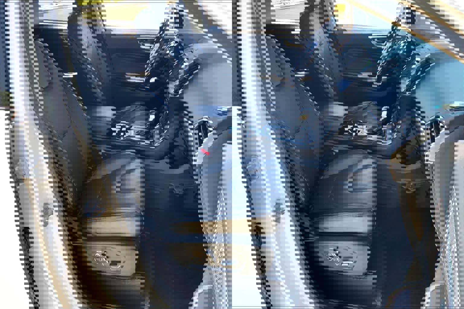 Used 2016 Ford Edge Titanium w/ Equipment Group 302A AWD/4WD image 9