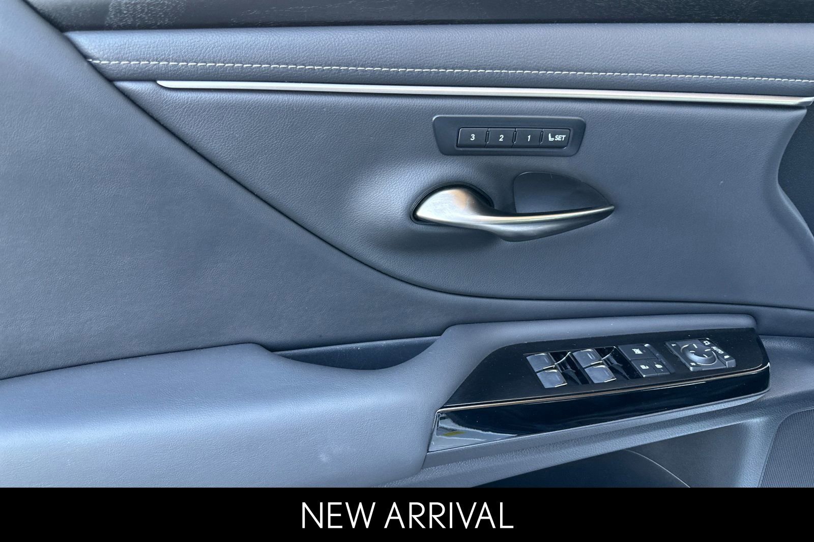 Certified 2024 Lexus ES 350 w/ Premium Package image 12