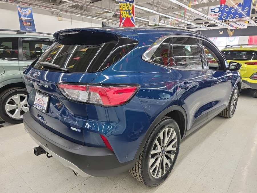 Used 2020 Ford Escape Titanium image 6