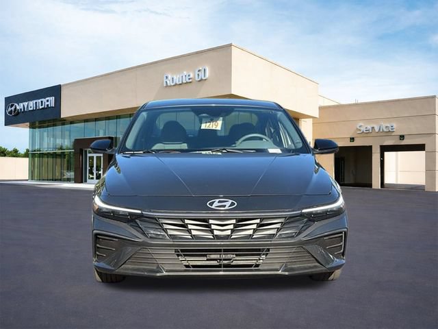 Certified 2025 Hyundai Elantra SEL FWD image 2