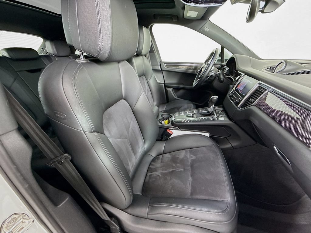 Certified 2018 Porsche Macan Sport Edition AWD/4WD image 29