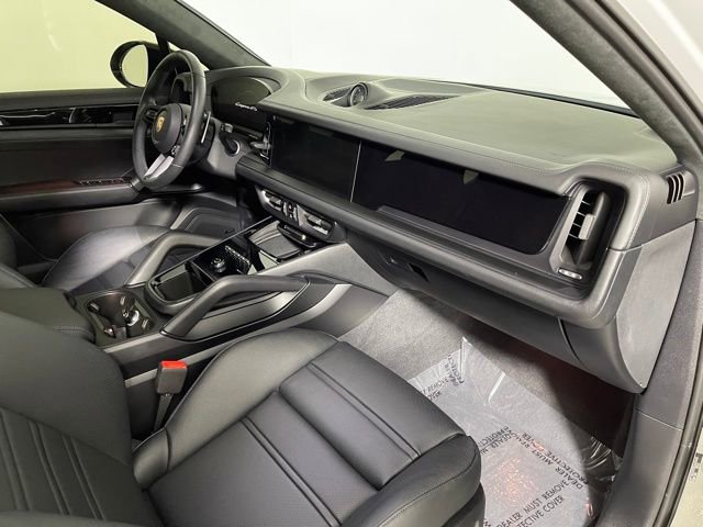Used 2025 Porsche Cayenne GTS image 24