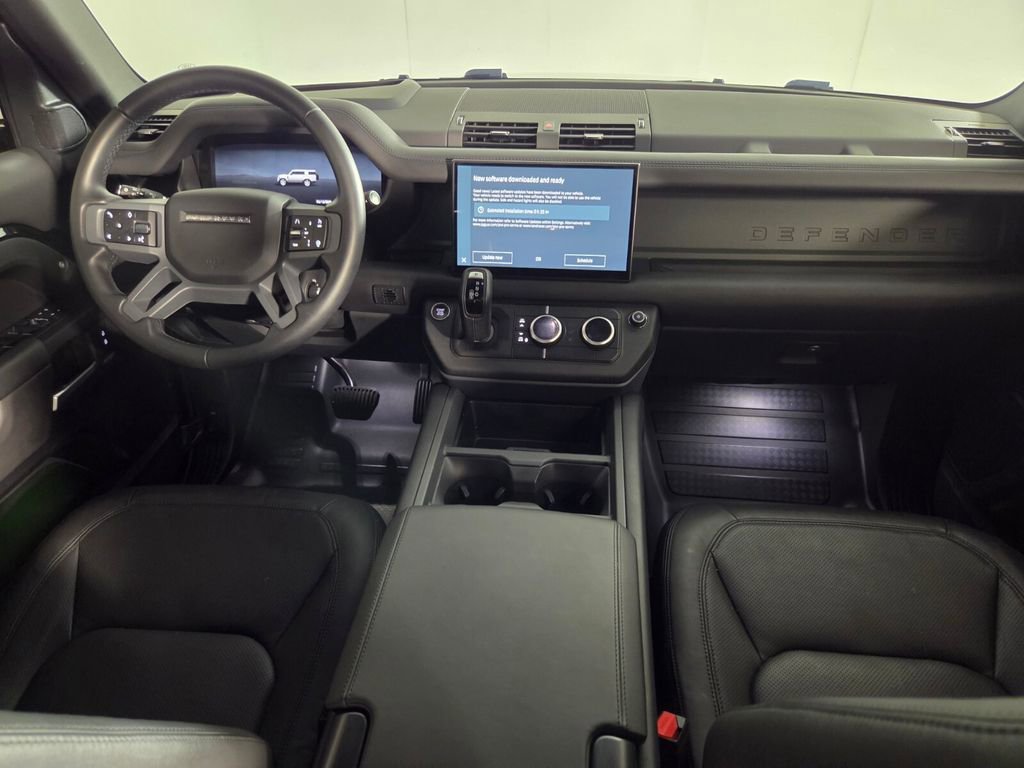Used 2025 Land Rover Defender 130 X-Dynamic SE image 32