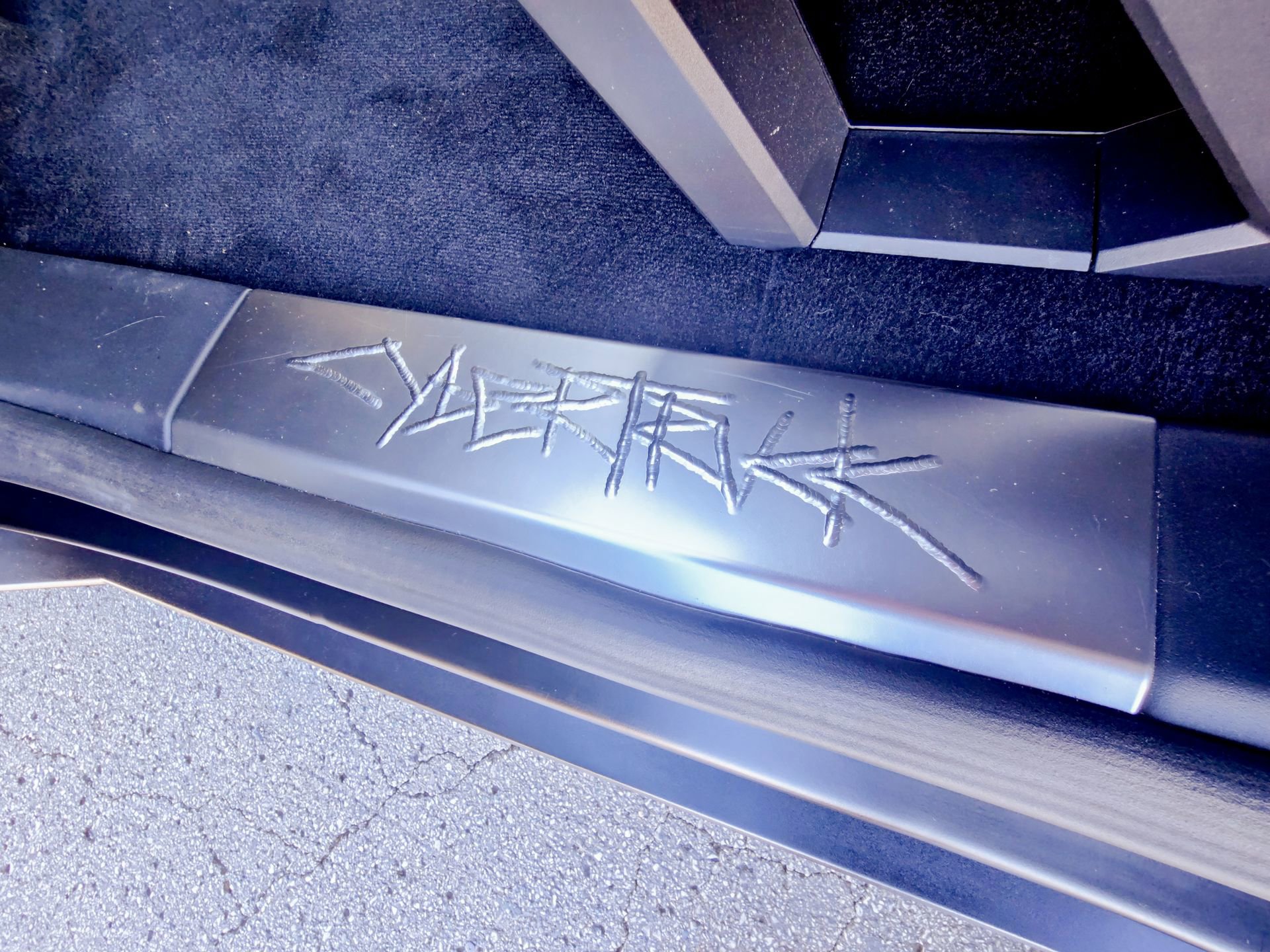 Used 2025 Tesla Cybertruck AWD Crew Cab image 15