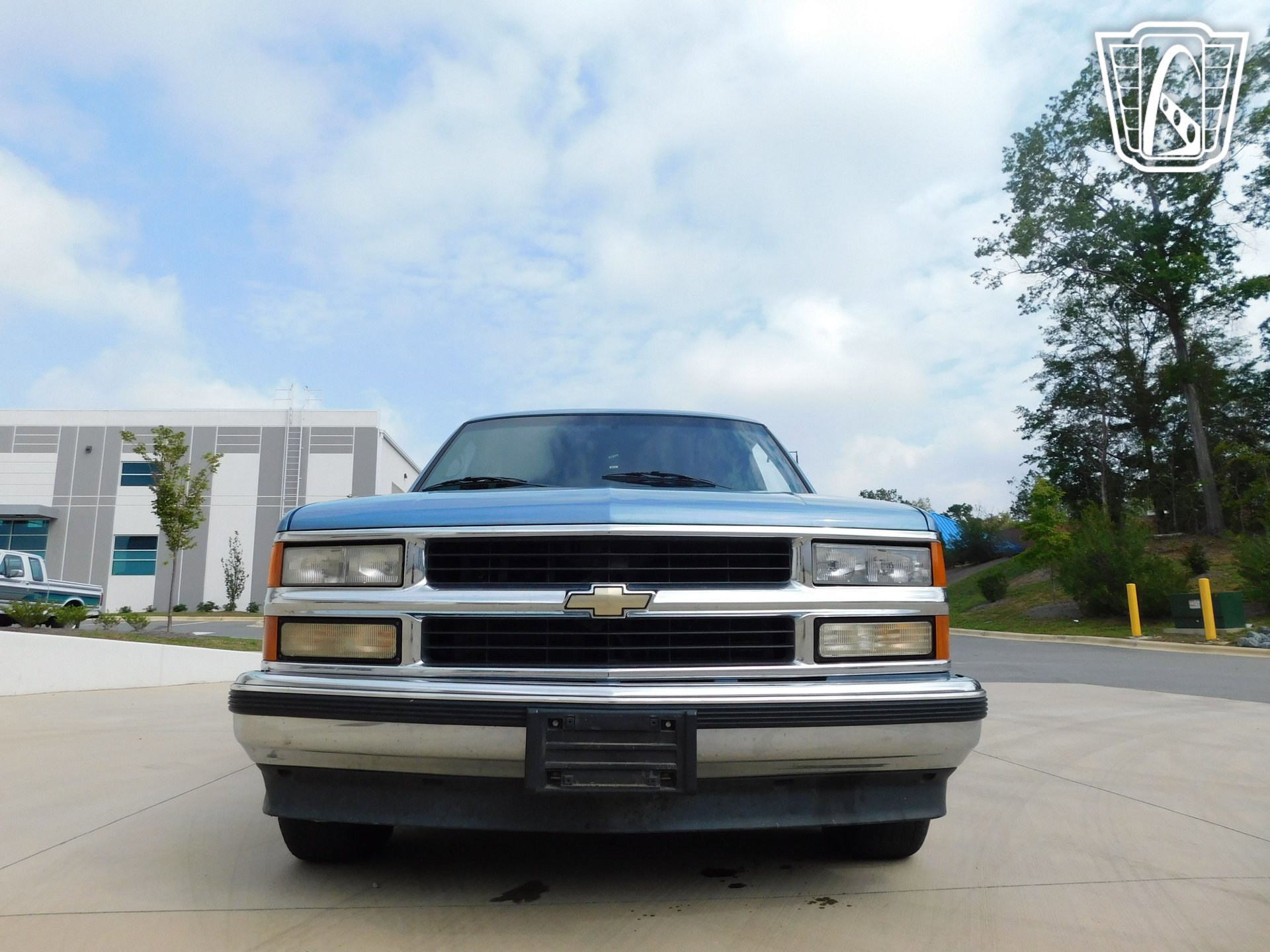 Used 1995 Chevrolet Suburban image 3