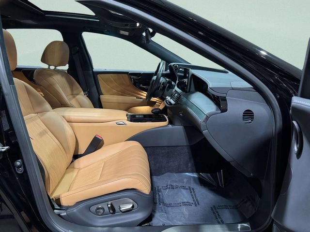 Used 2024 Lexus LS 500 AWD w/ Interior Upgrade Package image 31