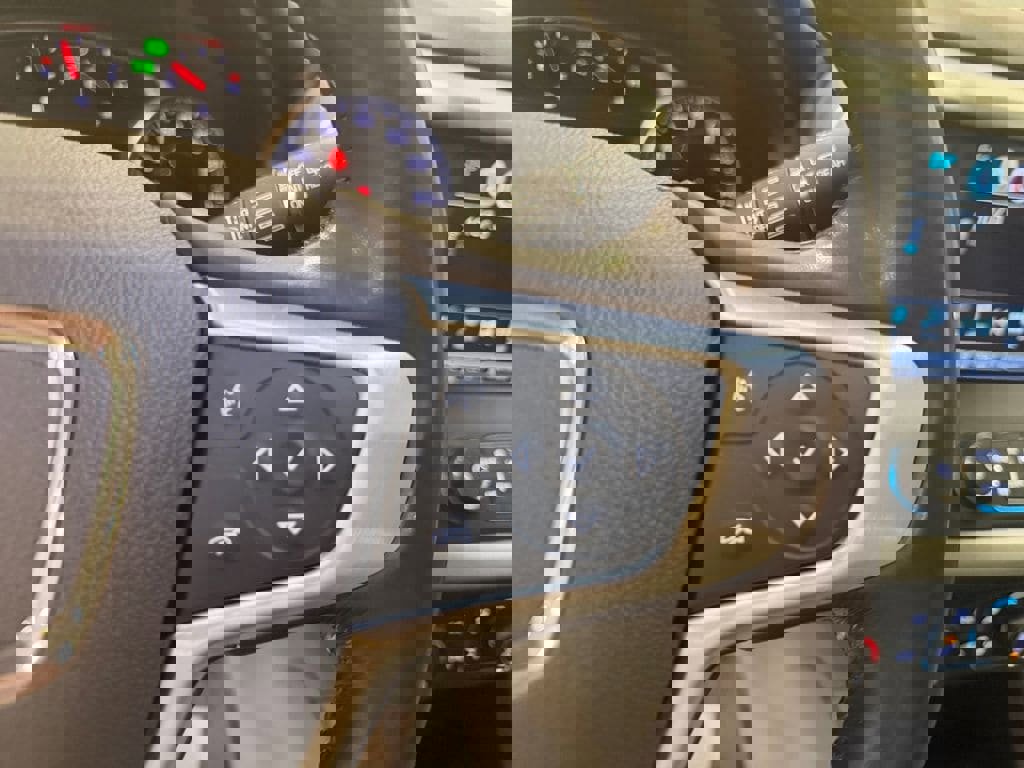 Used 2018 GMC Acadia SLT image 17