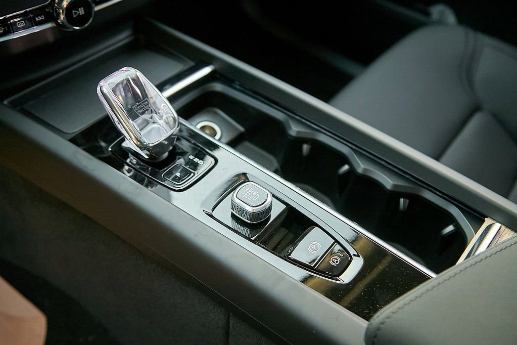 New 2026 Volvo XC60 T8 Plus w/ Protection Package Premier image 16