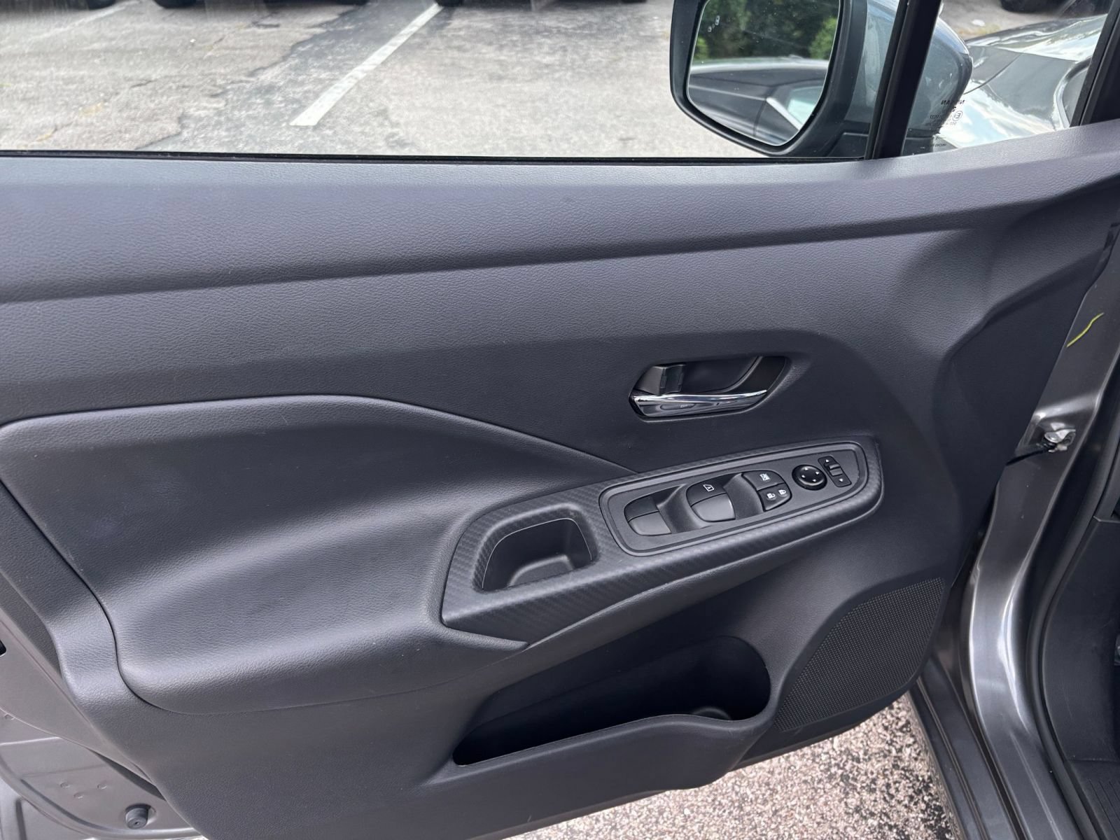 Used 2025 Nissan Versa SV FWD image 18