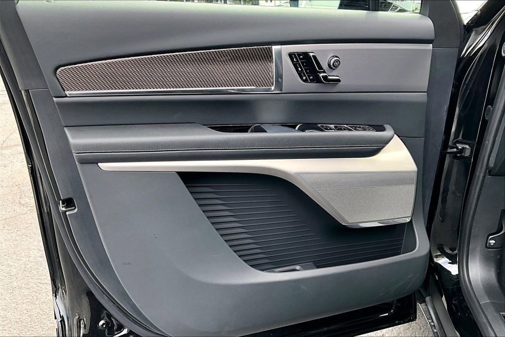 New 2026 Cadillac Vistiq Sport image 11