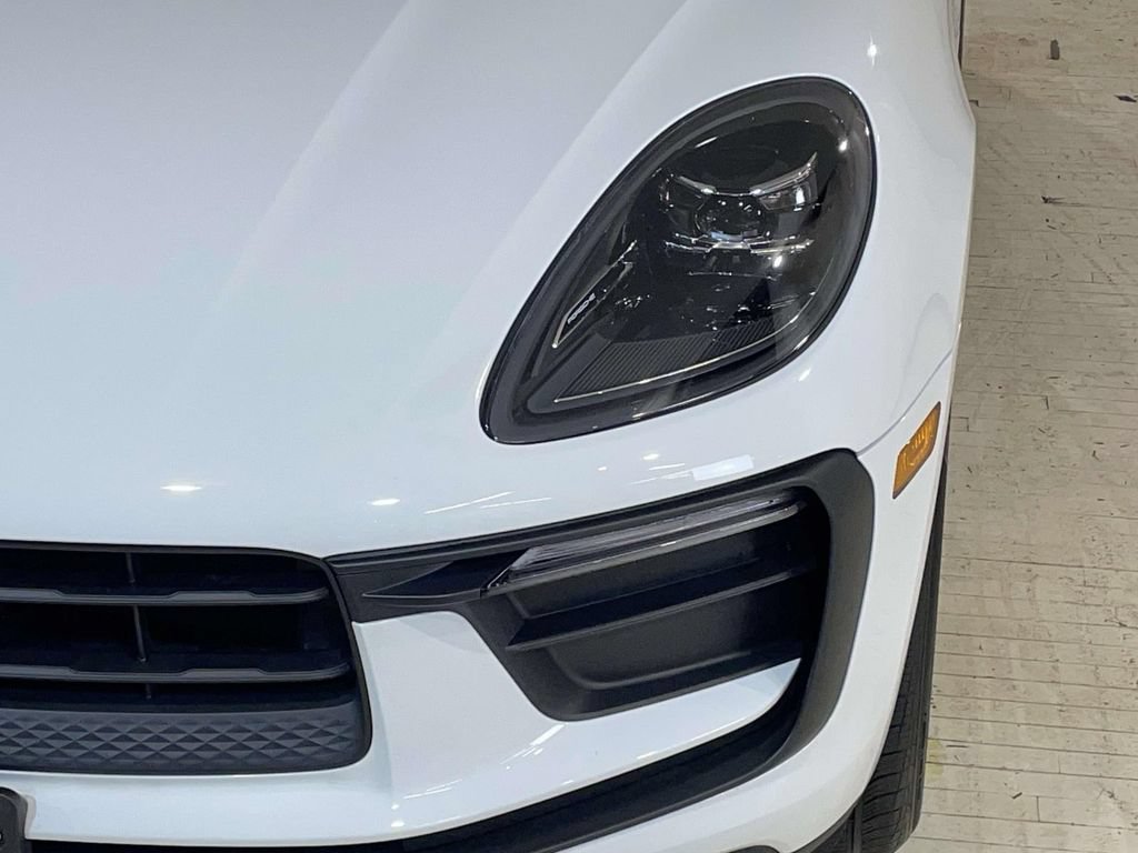 Certified 2024 Porsche Macan AWD/4WD image 11