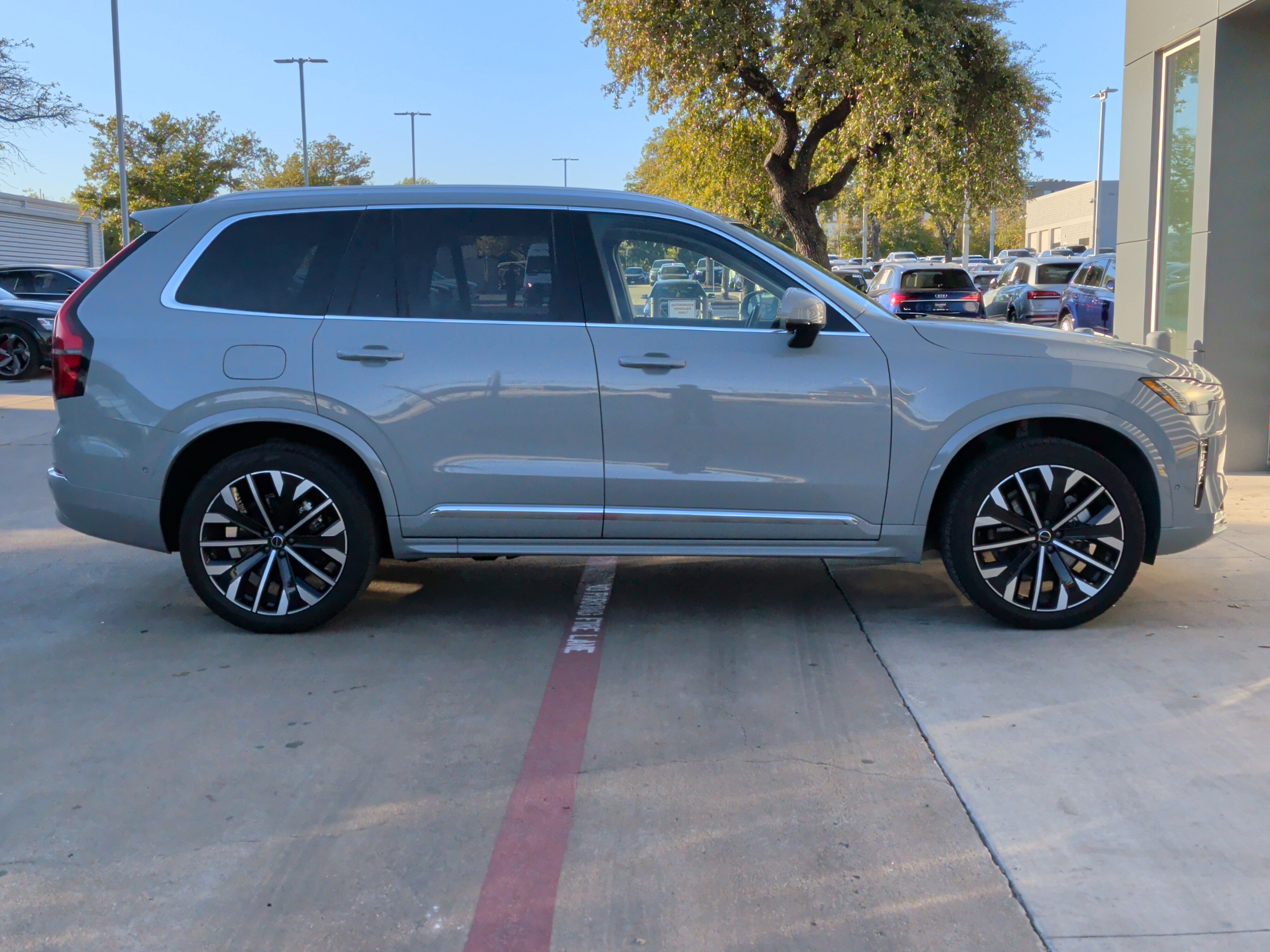 Used 2025 Volvo XC90 B6 Plus image 10