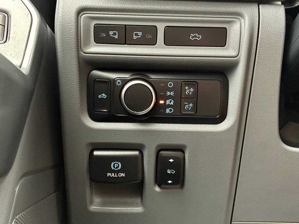 Used 2022 Ford F150 Lightning XLT image 19