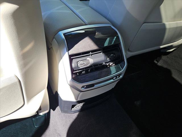Certified 2024 BMW i7 xDrive60 AWD/4WD image 18