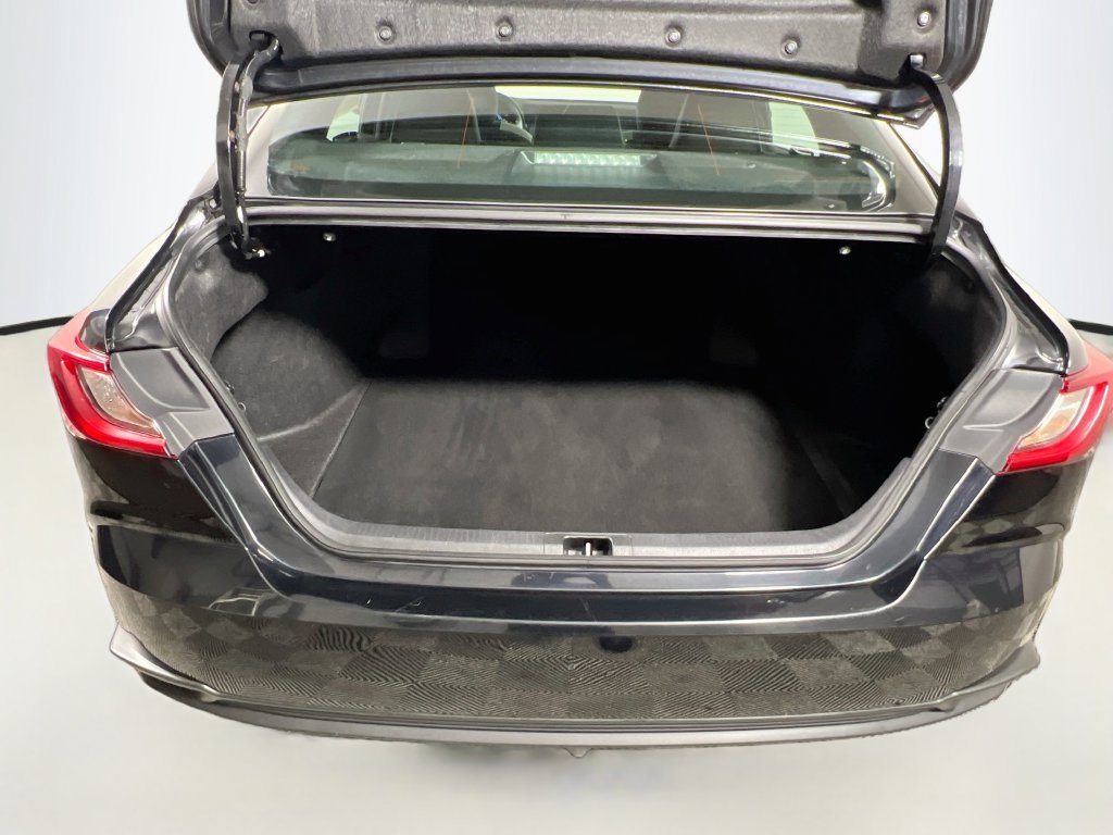 Used 2025 Toyota Camry SE FWD image 31