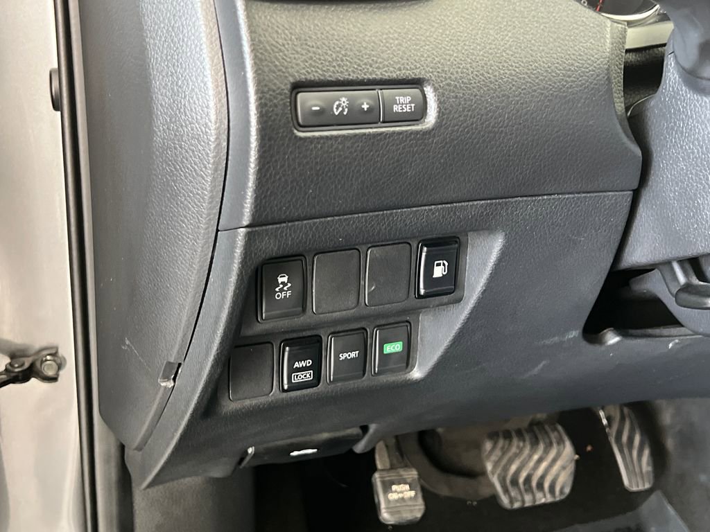 Used 2018 Nissan Rogue S image 39