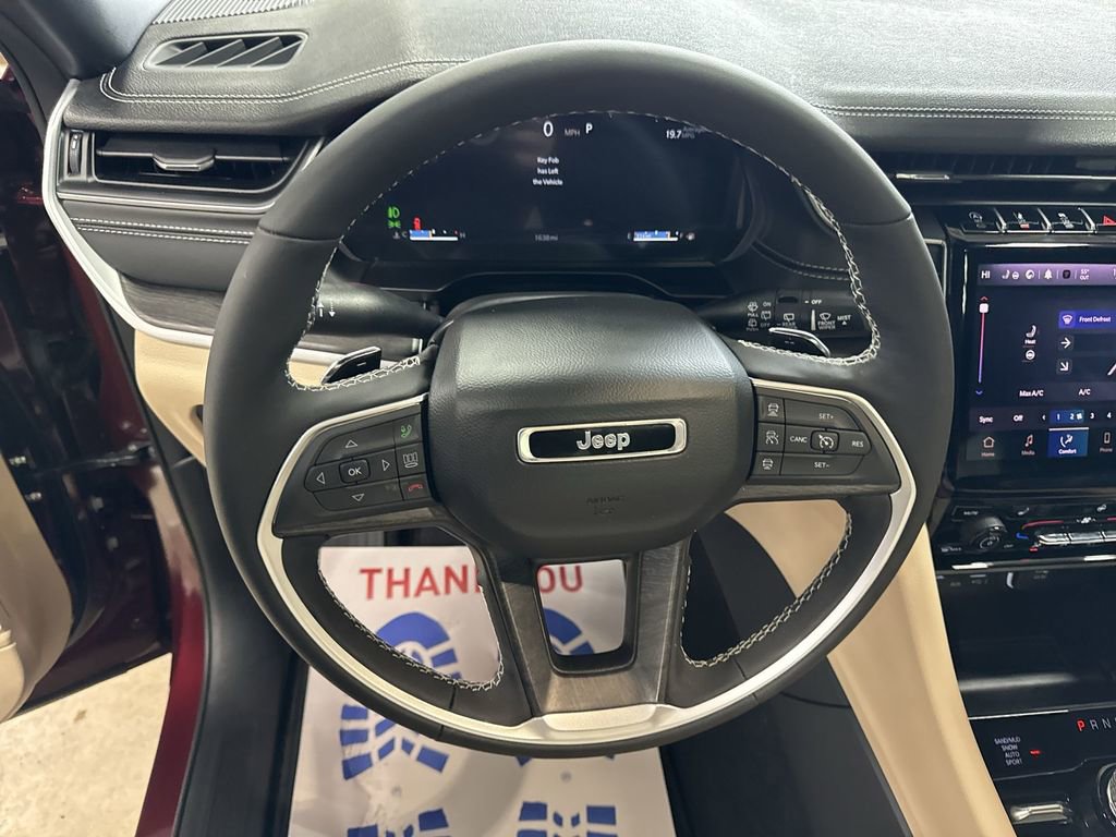 Used 2025 Jeep Grand Cherokee Limited image 17