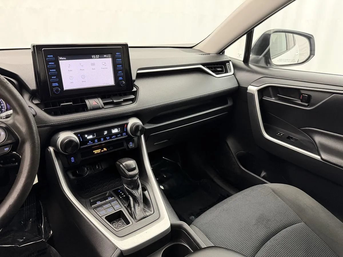 Used 2019 Toyota RAV4 LE AWD/4WD image 15