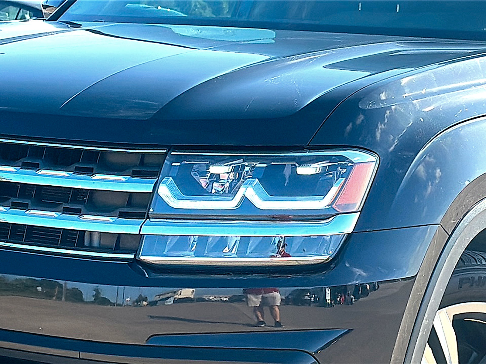 Used 2018 Volkswagen Atlas SEL w/ R-Line Package AWD/4WD image 4