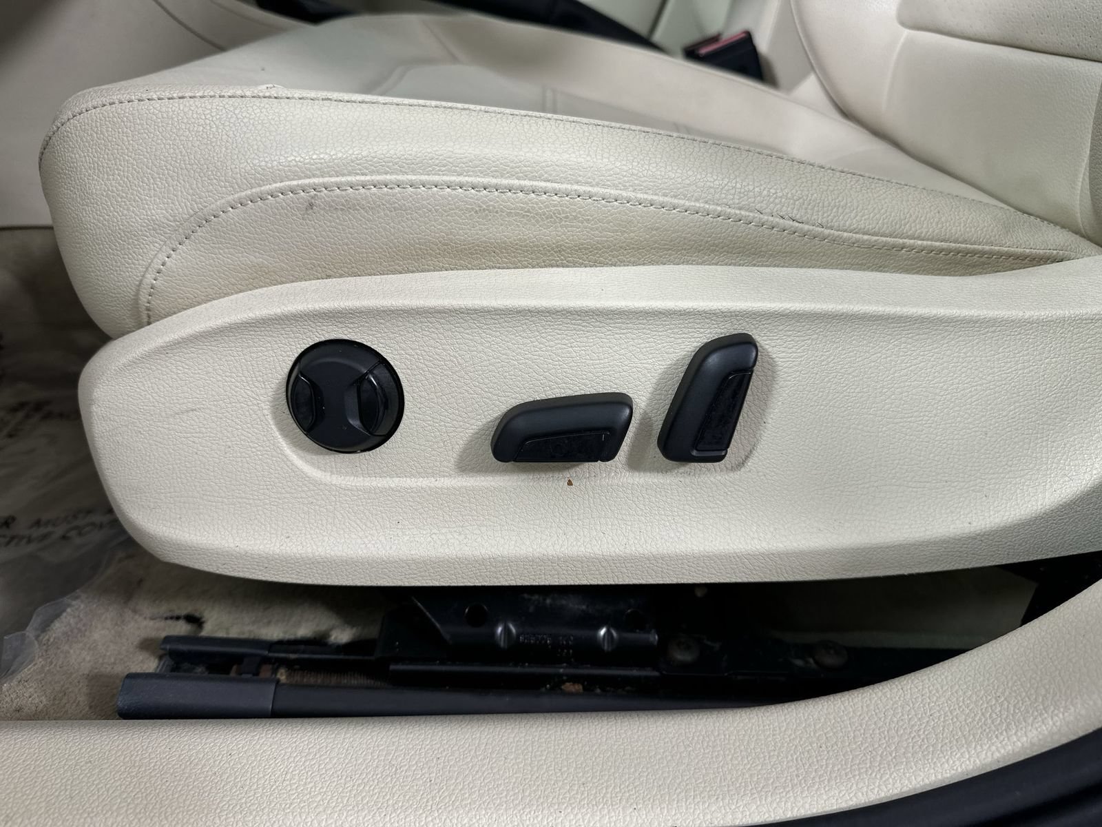 Used 2012 Volkswagen Passat TDI SE FWD image 20