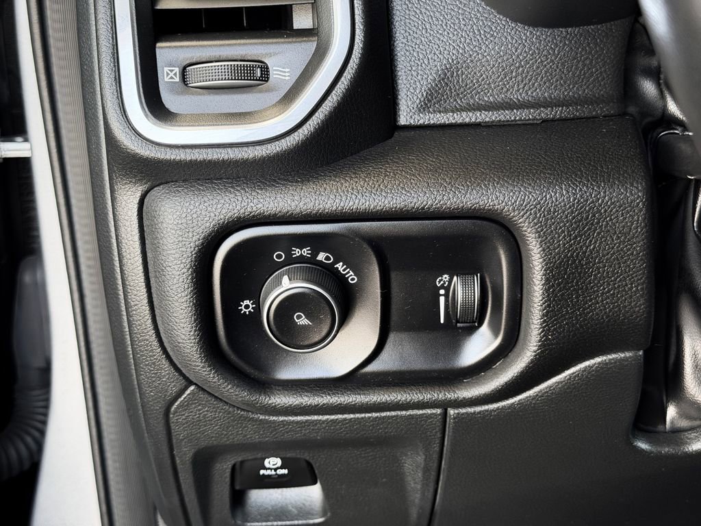 Used 2024 RAM 1500 Laramie RWD image 20