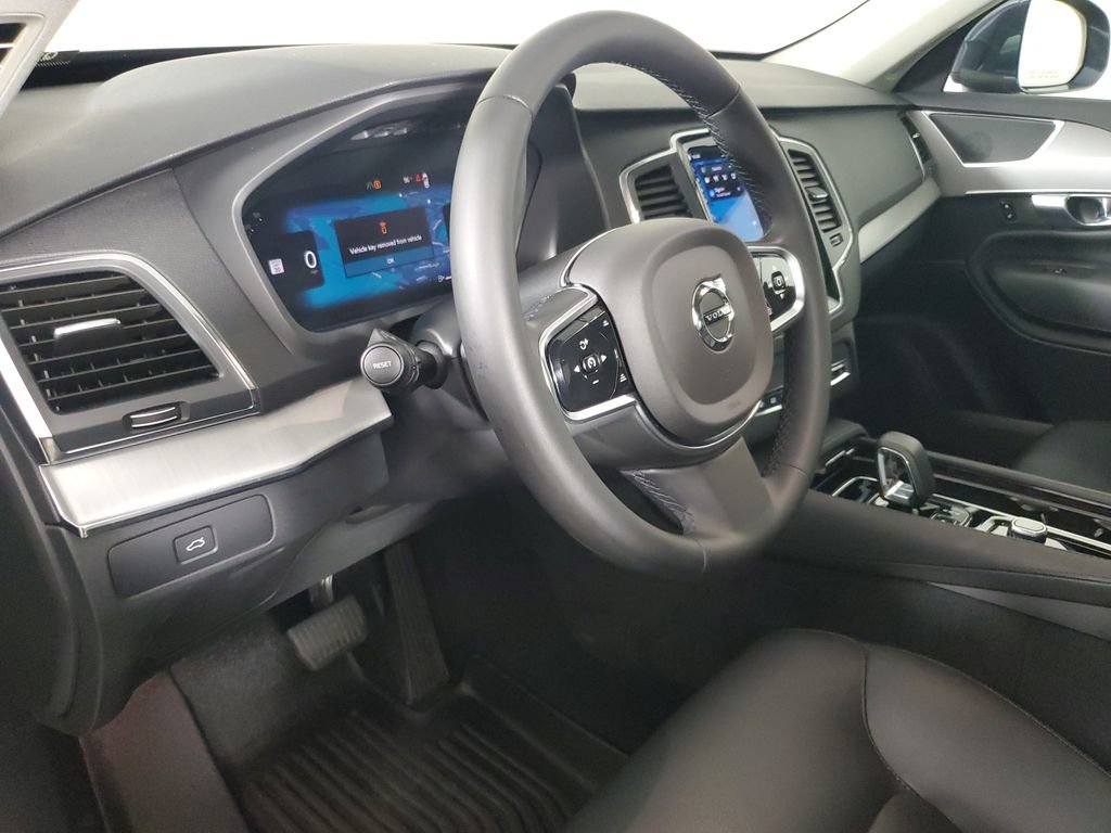 Used 2025 Volvo XC90 B5 Core AWD/4WD image 25