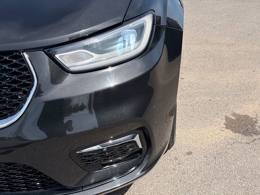 Used 2023 Chrysler Pacifica Limited image 10