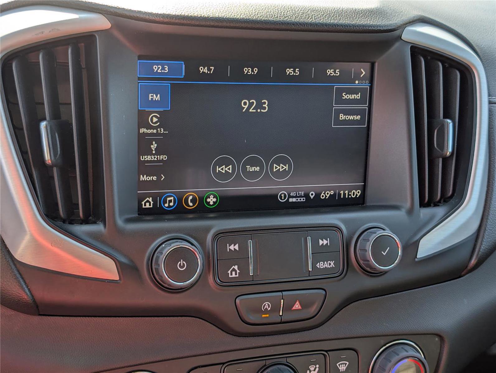 Used 2023 GMC Terrain SLT image 28