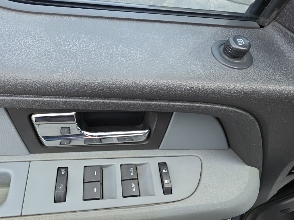 Used 2013 Ford F150 XLT w/ Luxury Equipment Group image 18